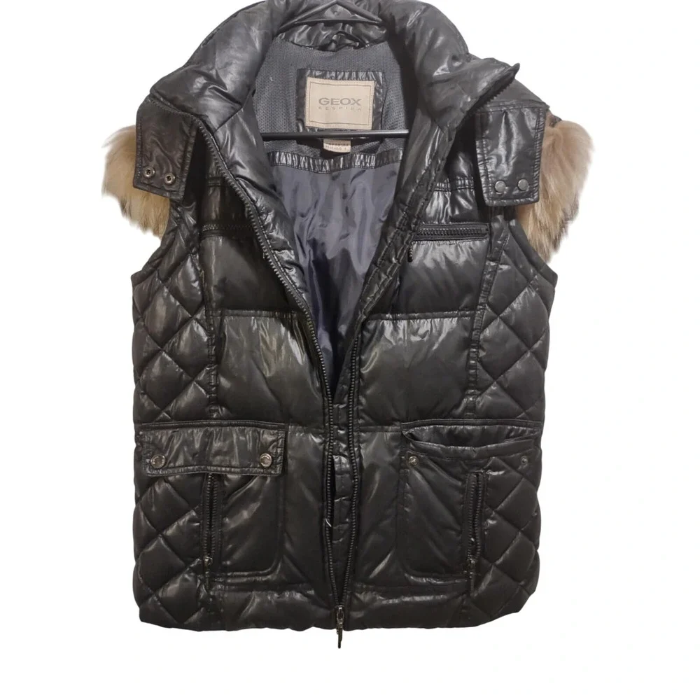GEOX Respira Vest Womens‎ 8 Full Zip Black with furry hood.  H24